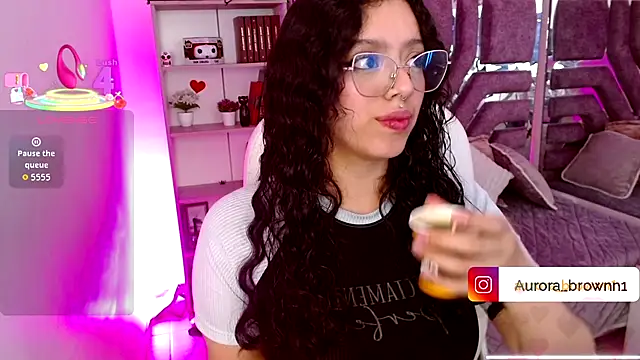 Snapshot of Aurora_Brownn chatting on 11-06-25, 04:46 Aurora Brownn online show from 11-06-25, 04:46