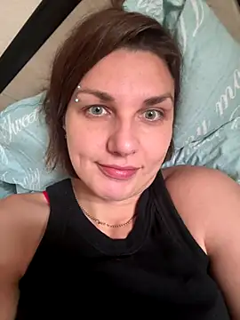 Snapshot of Magic__smile chatting on 10-14-25, 08:59 Magic smile online show from 10-14-25, 08:59