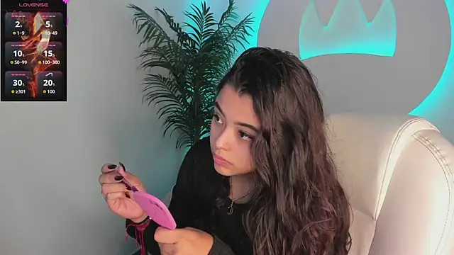 Ariana Pierce online show from 10-18-25, 12:50