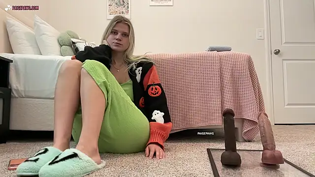 PaigePawg online show from 10-31-25, 03:57
