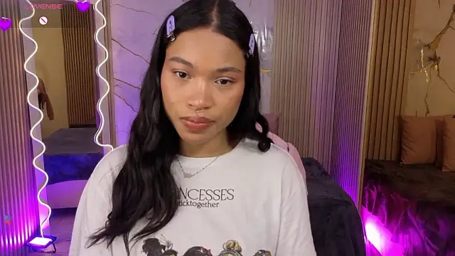 Snapshot of penelope_tay1 chatting on 03-26-26, 03:23 penelope tay1 online show from 03-26-26, 03:23