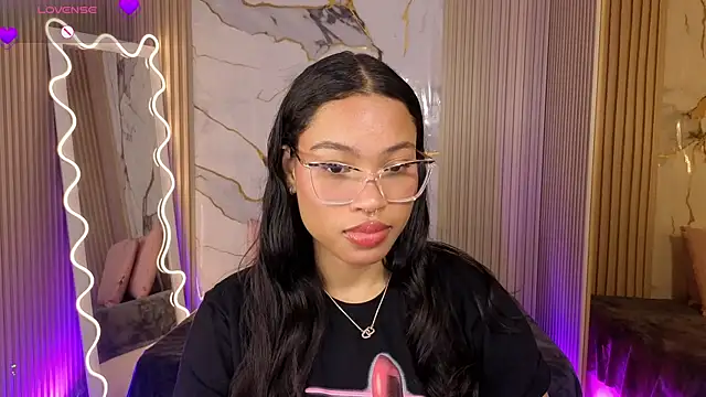 Snapshot of penelope_tay1 chatting on 03-28-26, 03:39 penelope tay1 online show from 03-28-26, 03:39