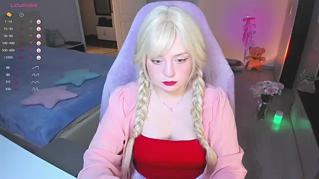 Snapshot of Amy_honey_angel chatting on 01-28-25, 09:08 Amy honey angel online show from 01-28-25, 09:08