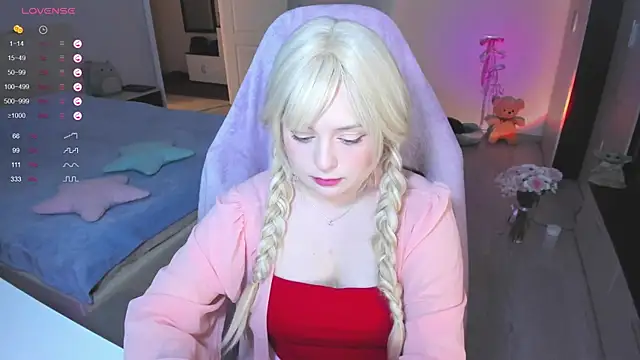 Snapshot of Amy_honey_angel chatting on 01-28-25, 12:11 Amy honey angel online show from 01-28-25, 12:11