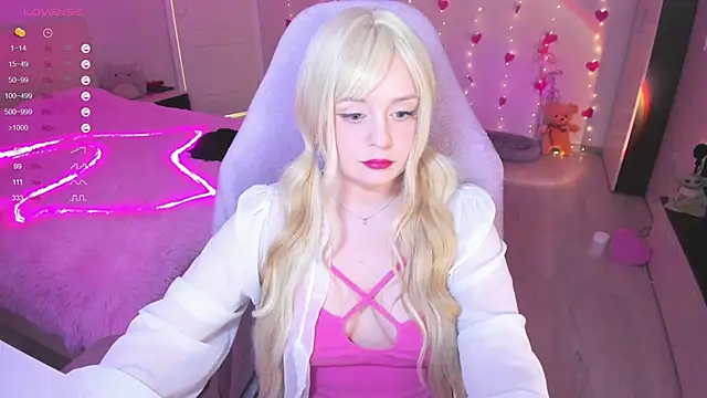 Snapshot of Amy_honey_angel chatting on 03-05-25, 11:06 Amy honey angel online show from 03-05-25, 11:06