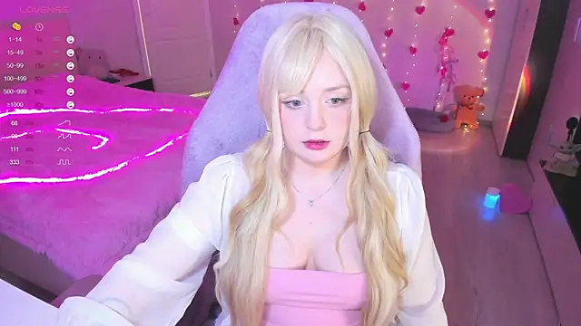Snapshot of Amy_honey_angel chatting on 03-10-25, 12:26 Amy honey angel online show from 03-10-25, 12:26