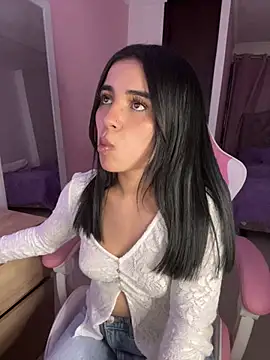 Emily-14 online show from 05-19-26, 06:09