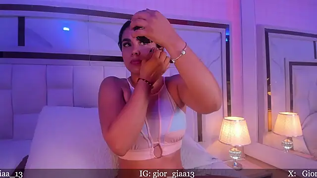 Snapshot of giorgia_13 chatting on 02-27-25, 03:14 giorgia 13 online show from 02-27-25, 03:14