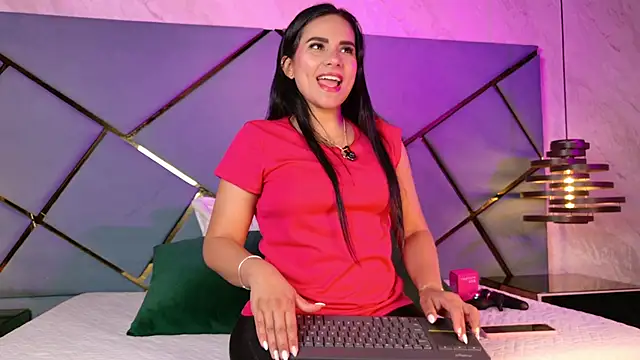 Snapshot of giorgia_13 chatting on 09-11-25, 03:17 giorgia 13 online show from 09-11-25, 03:17