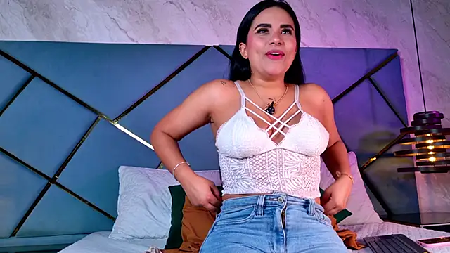 Snapshot of giorgia_13 chatting on 09-21-25, 03:30 giorgia 13 online show from 09-21-25, 03:30