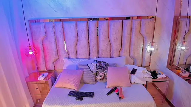 Snapshot of giorgia_13 chatting on 09-27-25, 08:25 giorgia 13 online show from 09-27-25, 08:25