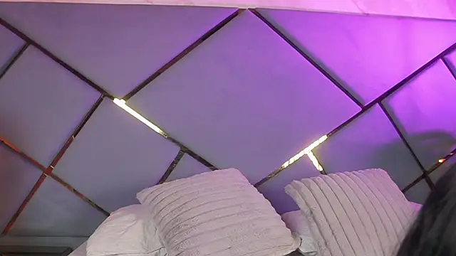 Snapshot of giorgia_13 chatting on 10-19-25, 03:29 giorgia 13 online show from 10-19-25, 03:29