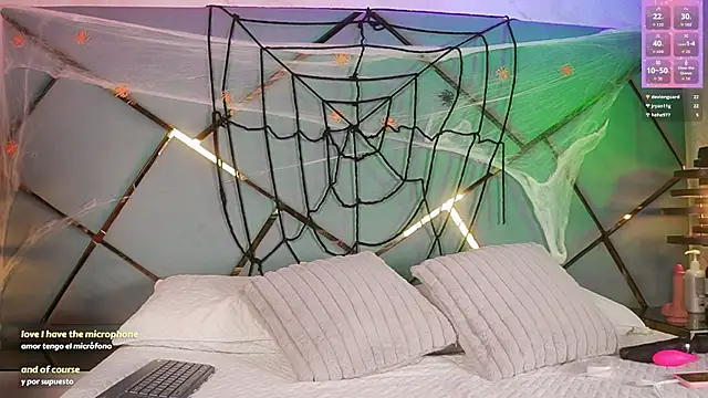 Snapshot of giorgia_13 chatting on 10-24-25, 03:14 giorgia 13 online show from 10-24-25, 03:14