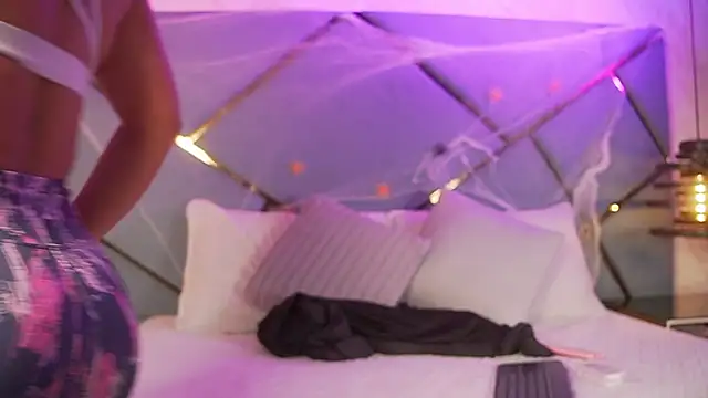 Snapshot of giorgia_13 chatting on 10-28-25, 03:10 giorgia 13 online show from 10-28-25, 03:10