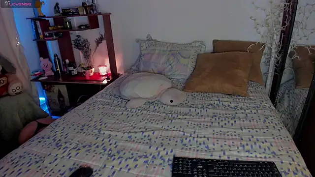 cuteweed420 online show from 10-04-25, 07:06