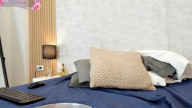 Snapshot of Freyaa__ chatting on 02-08-25, 03:19 Freyaa online show from 02-08-25, 03:19