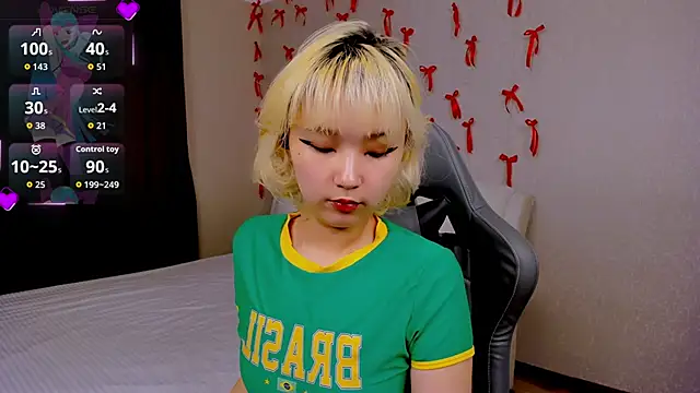 Snapshot of Milla_Aheo chatting on 02-12-26, 01:17 Milla Aheo online show from 02-12-26, 01:17