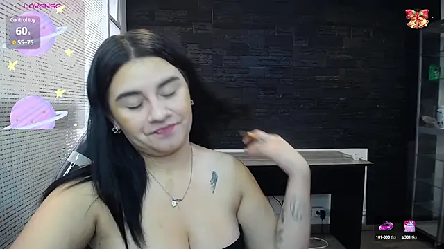 Snapshot of SaraBraun_ chatting on 12-19-24, 02:24 SaraBraun online show from 12-19-24, 02:24