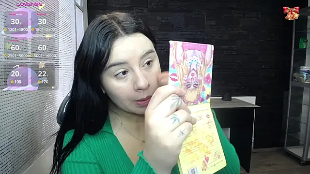 Snapshot of SaraBraun_ chatting on 12-26-24, 01:43 SaraBraun online show from 12-26-24, 01:43