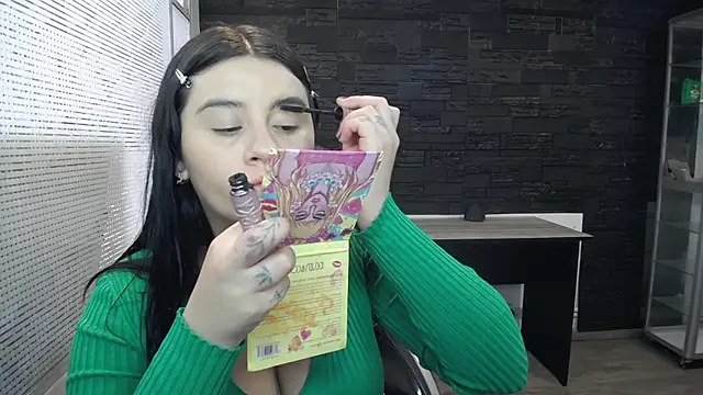 Snapshot of SaraBraun_ chatting on 01-03-25, 01:25 SaraBraun online show from 01-03-25, 01:25