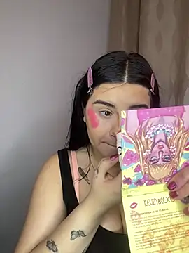 Snapshot of SaraBraun_ chatting on 01-06-25, 05:49 SaraBraun online show from 01-06-25, 05:49