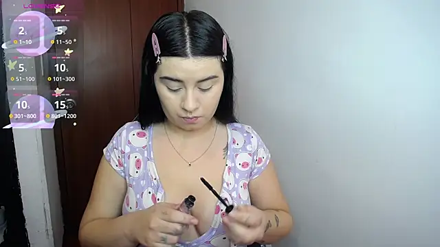 Snapshot of SaraBraun_ chatting on 01-08-25, 04:00 SaraBraun online show from 01-08-25, 04:00