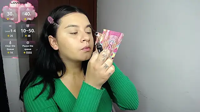 Snapshot of SaraBraun_ chatting on 02-13-25, 03:03 SaraBraun online show from 02-13-25, 03:03