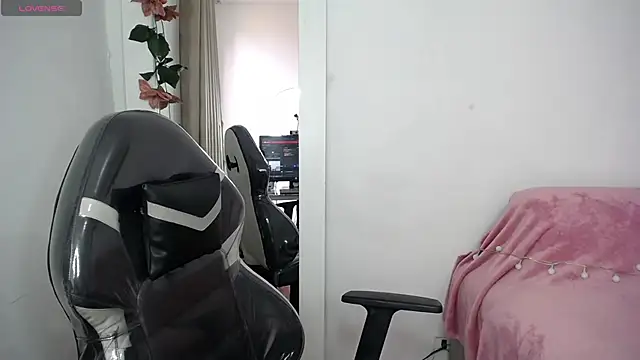 Snapshot of SaraBraun_ chatting on 03-12-25, 08:10 SaraBraun online show from 03-12-25, 08:10