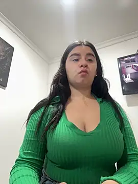 Snapshot of SaraBraun_ chatting on 09-17-25, 01:35 SaraBraun online show from 09-17-25, 01:35