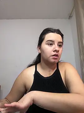 Snapshot of SaraBraun_ chatting on 09-24-25, 03:59 SaraBraun online show from 09-24-25, 03:59