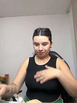 Snapshot of SaraBraun_ chatting on 09-29-25, 04:45 SaraBraun online show from 09-29-25, 04:45