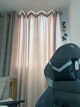 Snapshot of SaraBraun_ chatting on 10-08-25, 04:59 SaraBraun online show from 10-08-25, 04:59