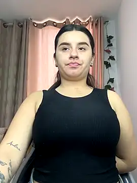 Snapshot of SaraBraun_ chatting on 10-10-25, 06:29 SaraBraun online show from 10-10-25, 06:29