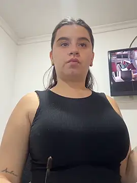 Snapshot of SaraBraun_ chatting on 10-11-25, 01:42 SaraBraun online show from 10-11-25, 01:42