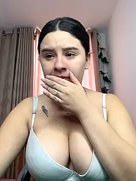 Snapshot of SaraBraun_ chatting on 11-02-25, 04:42 SaraBraun online show from 11-02-25, 04:42