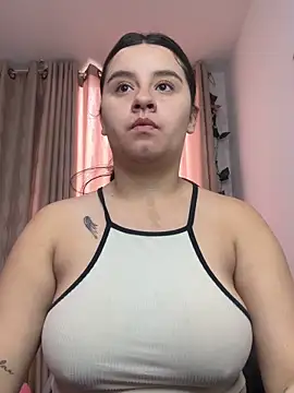 Snapshot of SaraBraun_ chatting on 11-13-25, 04:28 SaraBraun online show from 11-13-25, 04:28