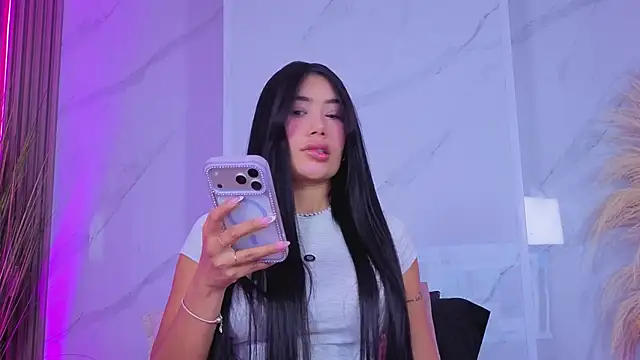 Chlooee   online show from 05-26-26, 02:29
