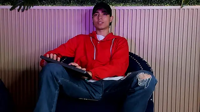 Snapshot of JoshRashfordd chatting on 09-23-25, 12:30 JoshRashfordd online show from 09-23-25, 12:30