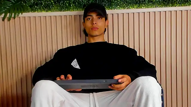 Snapshot of JoshRashfordd chatting on 09-28-25, 11:48 JoshRashfordd online show from 09-28-25, 11:48