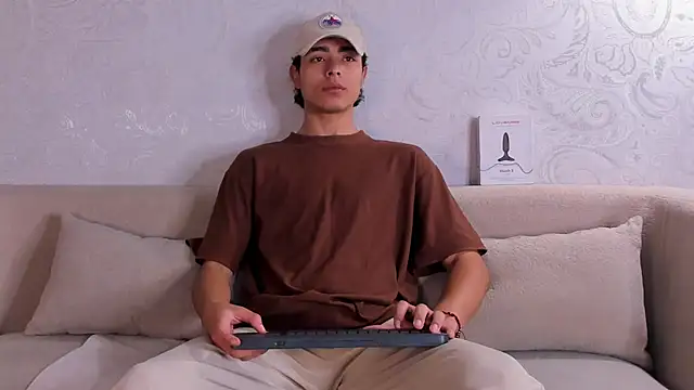 Snapshot of JoshRashfordd chatting on 10-15-25, 10:32 JoshRashfordd online show from 10-15-25, 10:32