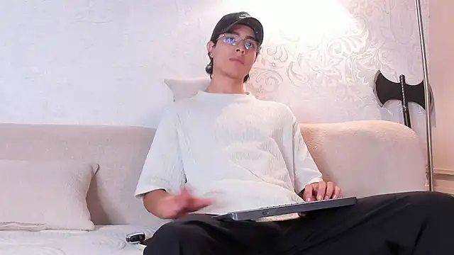 Snapshot of JoshRashfordd chatting on 10-31-25, 09:38 JoshRashfordd online show from 10-31-25, 09:38