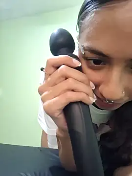 Snapshot of Jazmin-Cerezita chatting on 12-21-24, 02:58 Jazmin-Cerezita online show from 12-21-24, 02:58