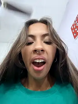 Snapshot of Jazmin-Cerezita chatting on 02-01-25, 01:30 Jazmin-Cerezita online show from 02-01-25, 01:30