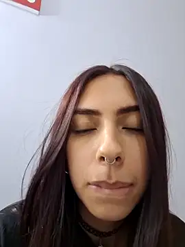 Snapshot of Jazmin-Cerezita chatting on 12-17-25, 12:16 Jazmin-Cerezita online show from 12-17-25, 12:16