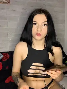 Snapshot of CassieGlow chatting on 12-17-24, 07:15 CassieGlow online show from 12-17-24, 07:15