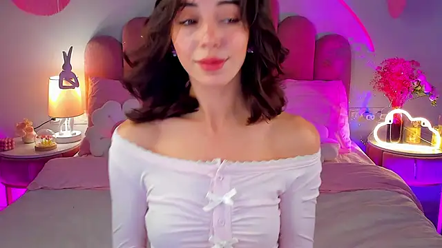 Snapshot of ElsaYoung chatting on 10-12-25, 07:24 ElsaYoung online show from 10-12-25, 07:24