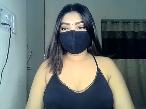 Snapshot of ishi_Beauty chatting on 05-17-26, 04:32 ishi Beauty online show from 05-17-26, 04:32