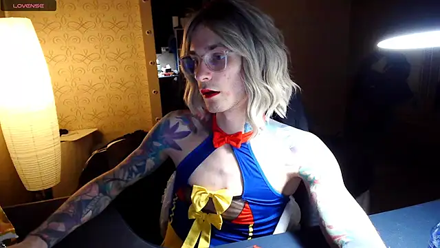 Julia dolls online show from 11-28-25, 07:16