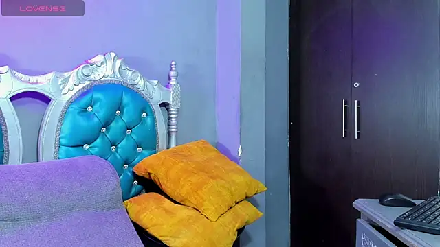 elizabeth rosa21 online show from 12-19-24, 08:23