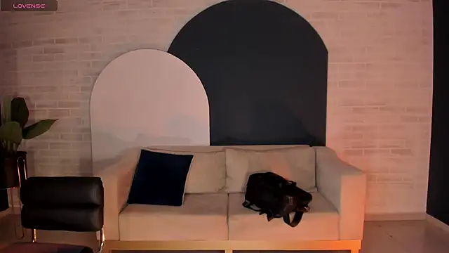 Snapshot of MiaFarrell_ chatting on 02-17-26, 06:36 MiaFarrell online show from 02-17-26, 06:36